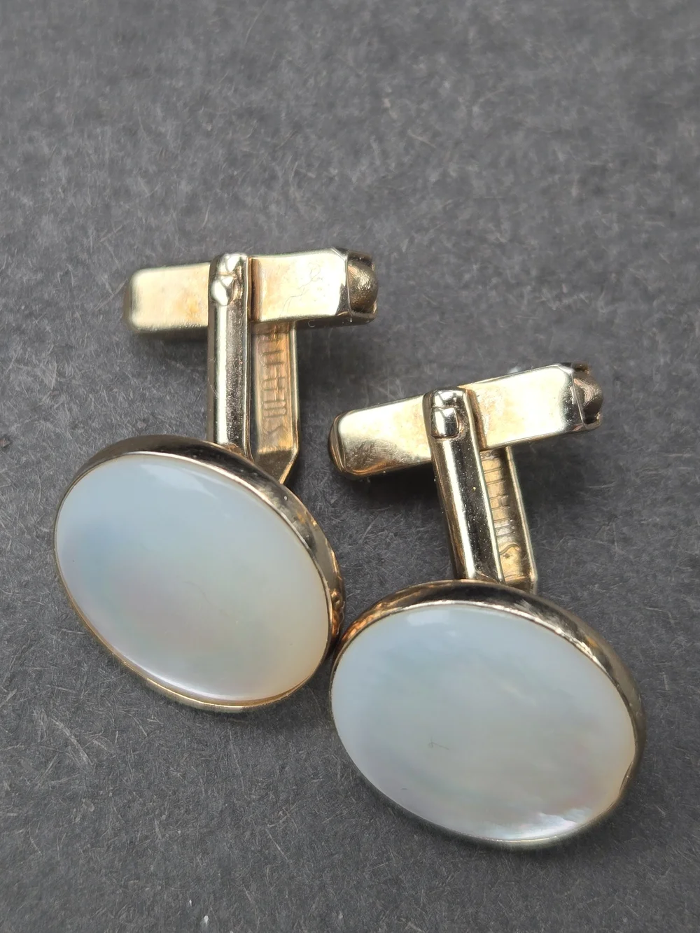 VTG SWANK Gold-tone In Abalone Cufflinks  & Mother-of-Pearl Round Cufflinks Set
